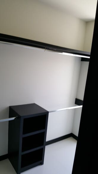 Building Photo - 1212 White Oak Dr