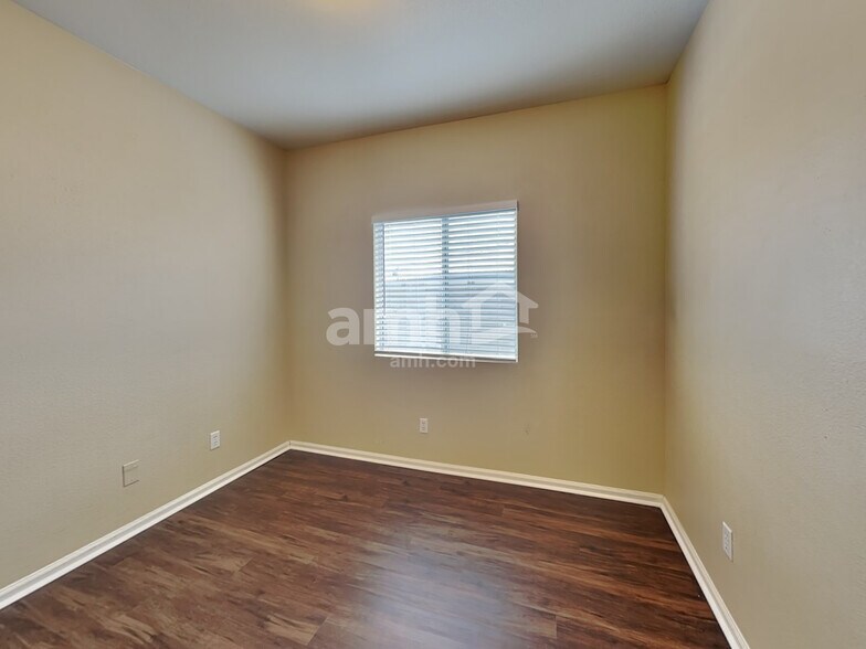 Building Photo - 15640 W Magnolia St