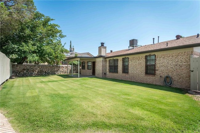 Building Photo - 701 El Parque Dr