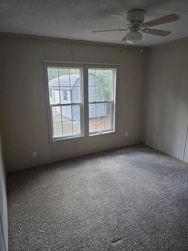 Building Photo - 3 Bdrm 2 bath Double Wide, large lot