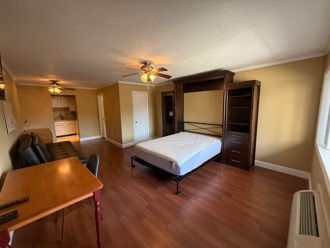 Building Photo - 405 Dunwoody St