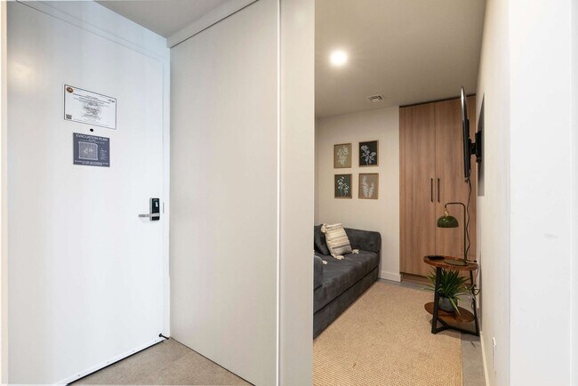 Building Photo - 121 NE 5th St