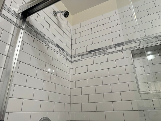 Building Photo - 2 Bed 1 Bath House in Oakland