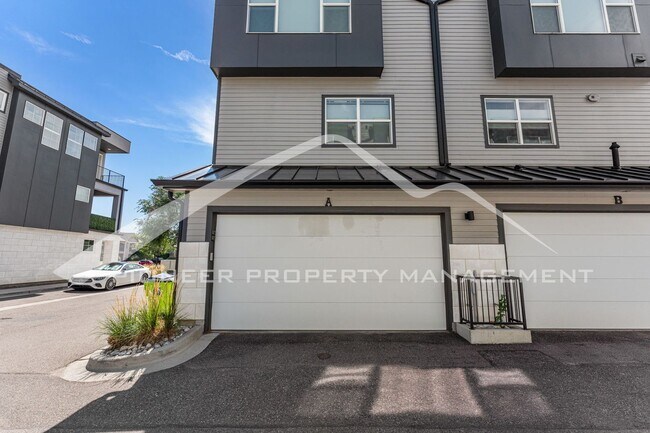 Building Photo - Fantastic Townhome with Central AC and 2 Car Garage!