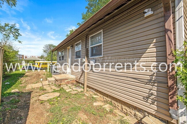 Building Photo - 3207 N Arsenal Ave