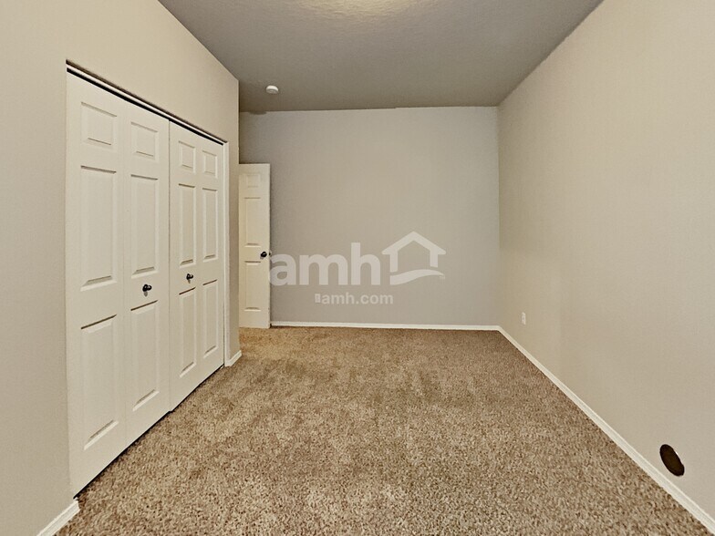 Building Photo - 38679 Dubarko Rd