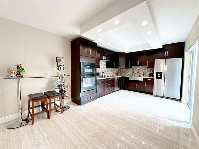 Building Photo - 1545 Augusta Cir