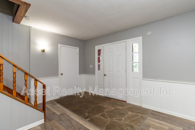 Building Photo - 630 Colonial Dr