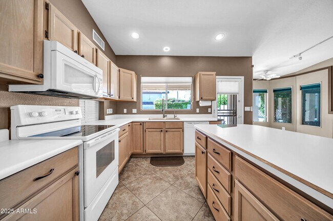 Building Photo - 5639 E Aire Libre Ave