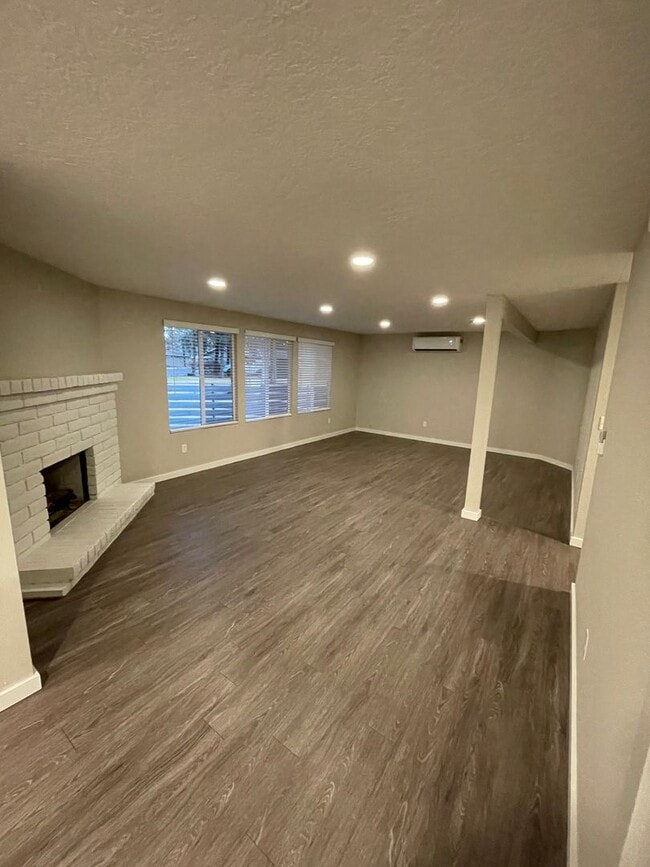 Building Photo - 61464 Little John Ln