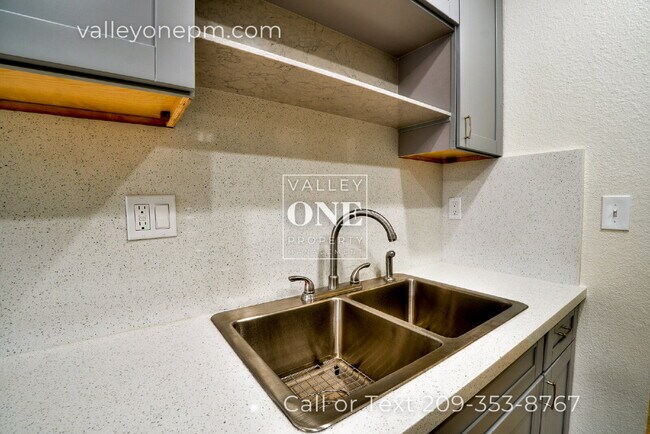 Building Photo - 1634 Arlington Ct