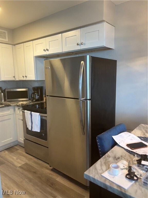 Building Photo - 12520 Edgewater Dr