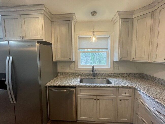 Building Photo - 350 Pinewood Cir