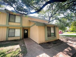Building Photo - 9502 Quail Village Ln