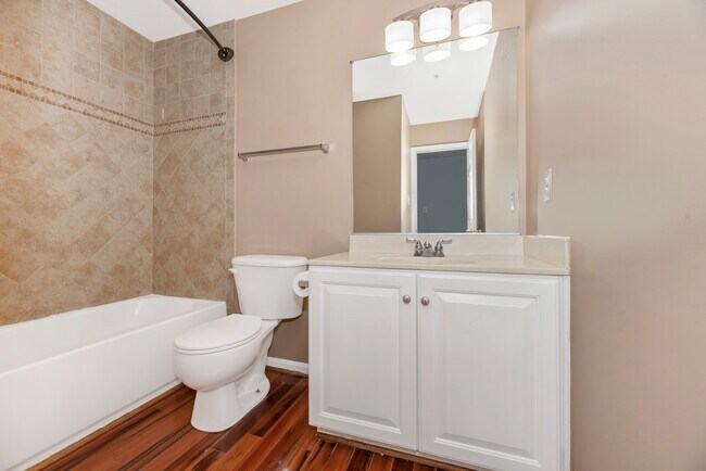 Building Photo - 618 Cawley Dr