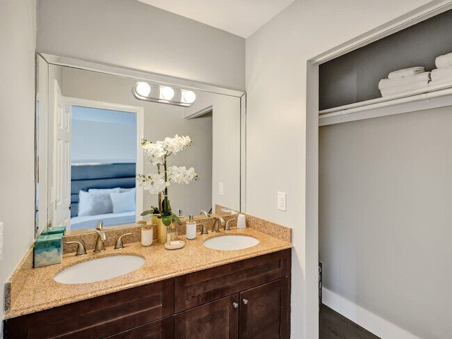 Building Photo - 3208 NE 9th St