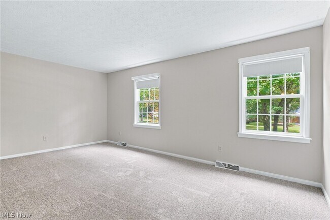 Building Photo - 6832 Green Ridge Ave