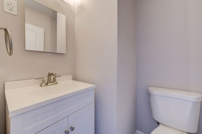 Building Photo - Pet Friendly, Single Family Renovated Home in Fox School District