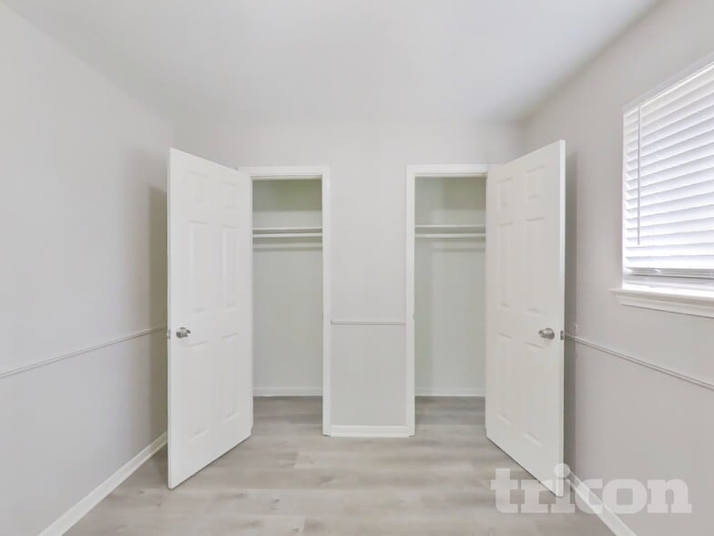 Building Photo - 9007 Gauguin Dr