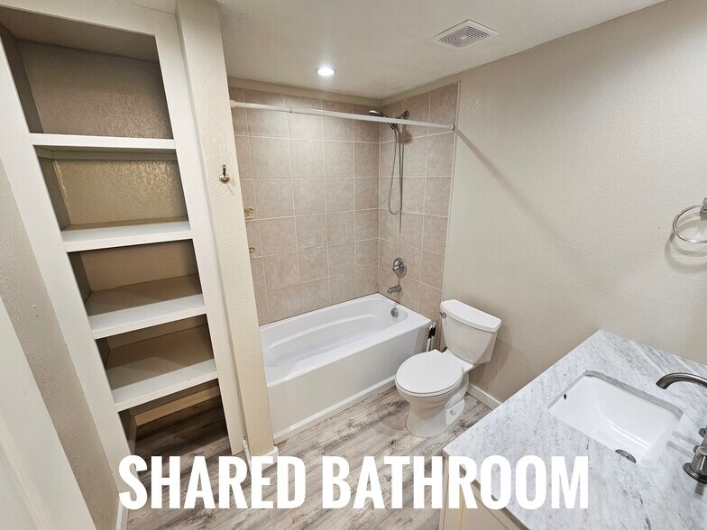 Building Photo - 3620 Richmond Dr