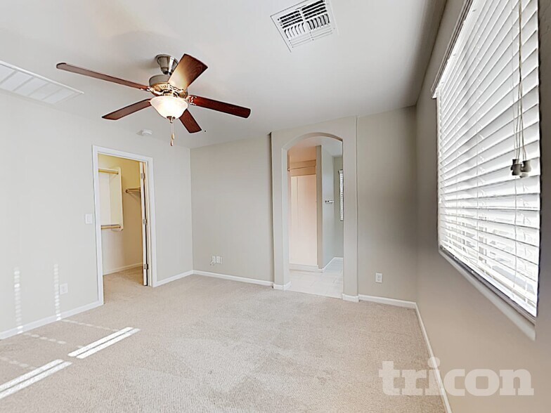 Building Photo - 12550 W Hummingbird Terrace