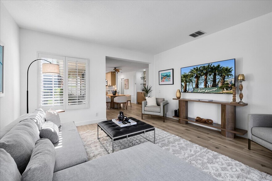 Building Photo - 2701 E Mesquite Ave