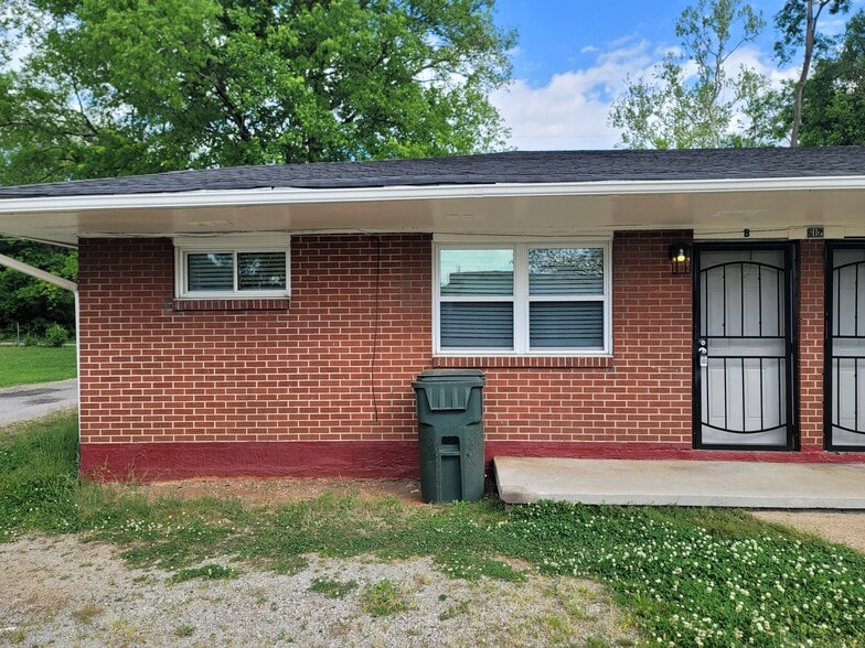 Building Photo - 612 N Kelly St