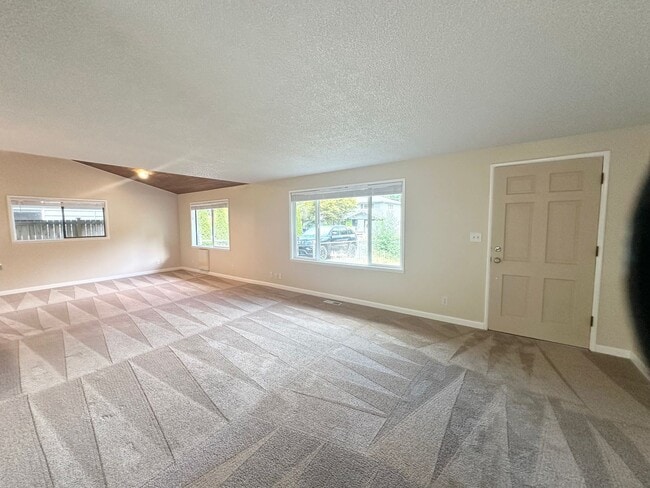 Building Photo - Spacious Home In Peaceful Setting!