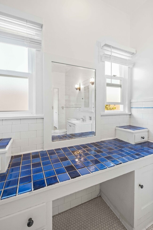 Building Photo - 645 S Detroit St