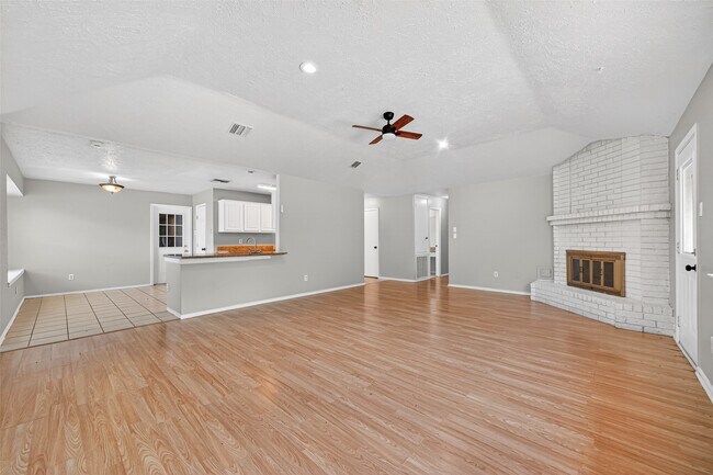 Building Photo - 2310 Woodwind Dr