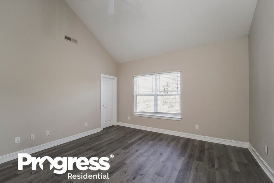 Building Photo - 8607 Castle Cliff Dr