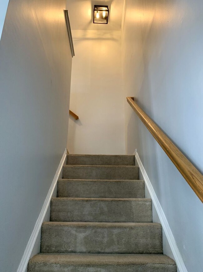 Building Photo - Spacious 3-Bed / 2.5-Bath Townhome – Antrim Crossing Subdivision