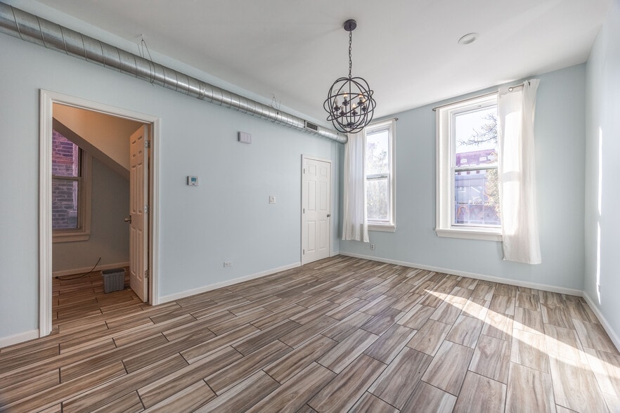 Building Photo - 1638 W 18th Pl