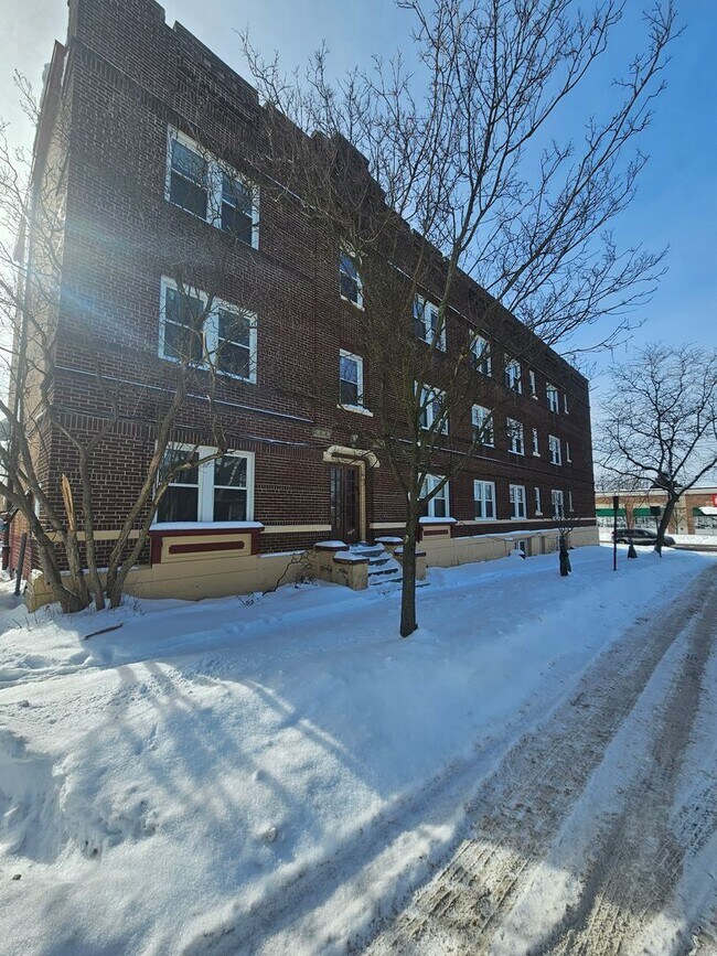 Building Photo - 1933 Lee Rd