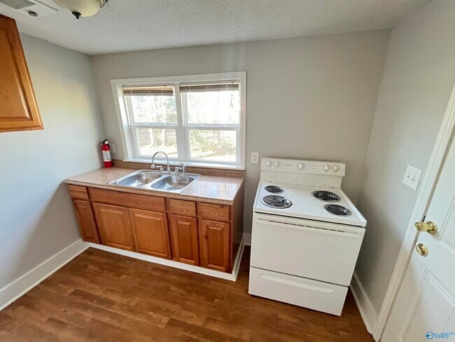 Building Photo - 3505 Bradley St SW