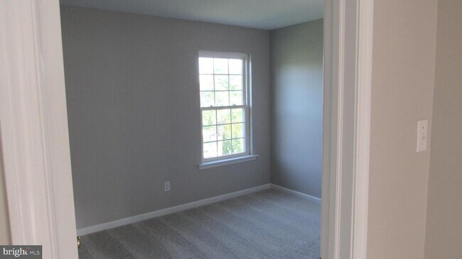 Building Photo - 1045 Fallbrook Ln