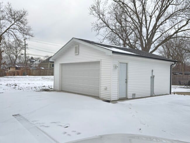 Building Photo - 5552 Lyman Ave