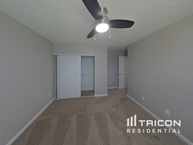 Building Photo - 1631 Royal Ives Dr SE