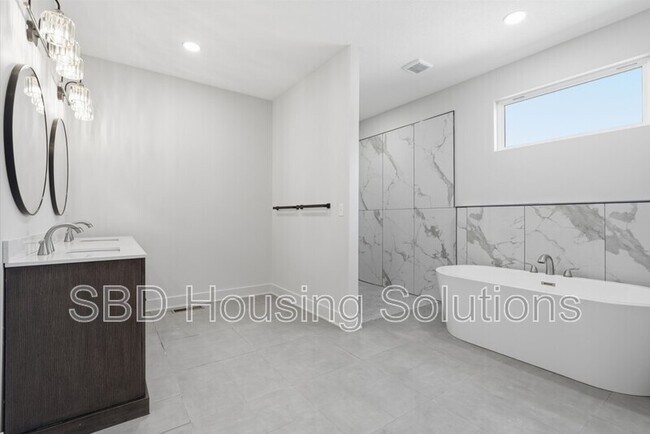 Building Photo - 1412 NE Ernest Way