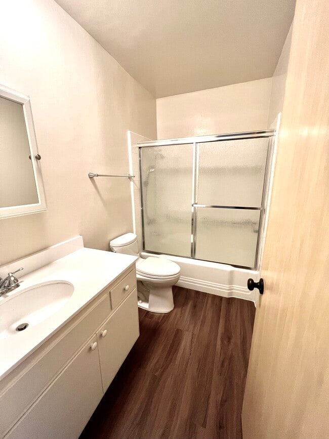 1st bathroom - 406 Veteran Ave