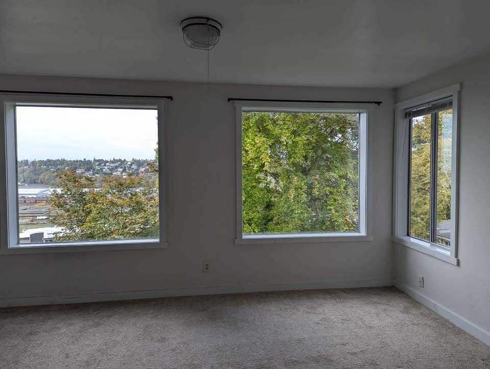 Building Photo - 2219 11th Ave W