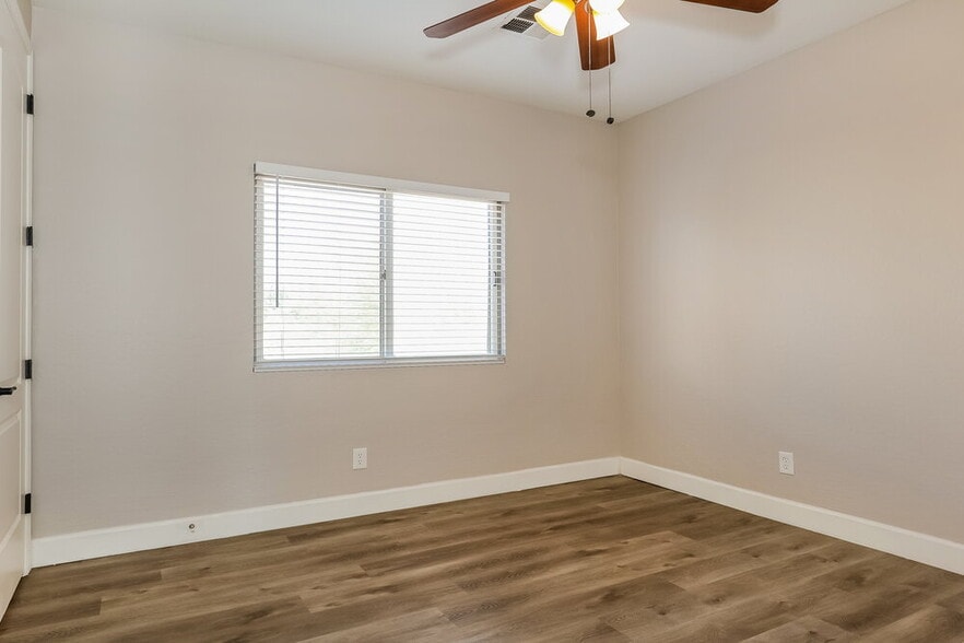 Building Photo - 6512 S 49th Dr