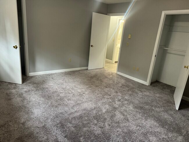 Building Photo - 315 Richmond St