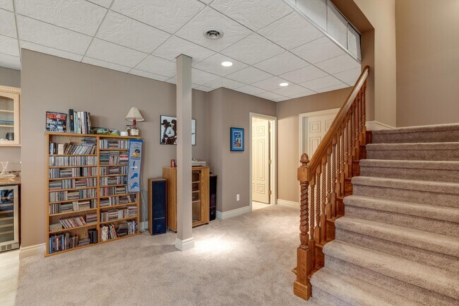 Building Photo - 7040 Royal Villa Ct