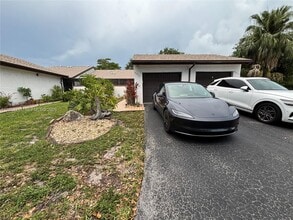 Building Photo - 6453 Pinehurst Cir