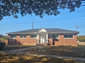 Building Photo - 87 Community Rd