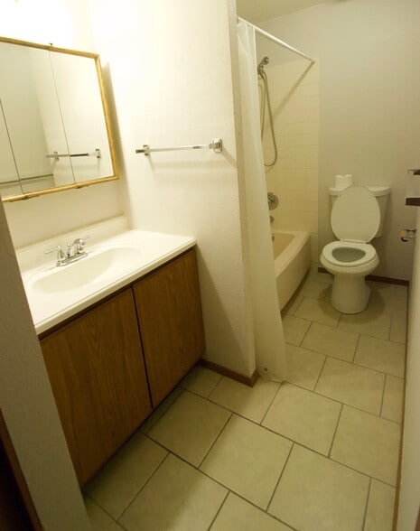 Building Photo - 255 Christiansen Ave, Unit B