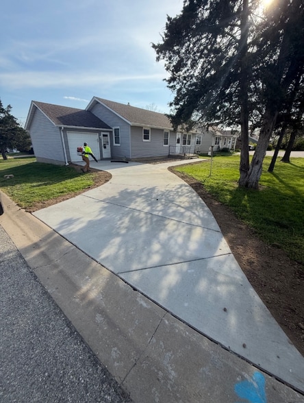 Building Photo - 814 E Veterans Memorial Pkwy