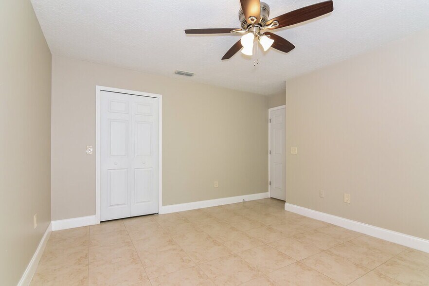 Building Photo - 1013 Eagles Forrest Dr
