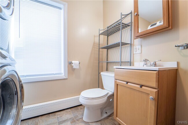 Building Photo - 17 High St